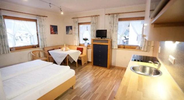 Landhaus Gudrun, Book Feriehus Hoteller i Tyrol med parkering, Parkering