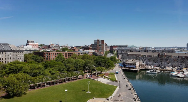 Четырёхместный номер Standard с частичным видом на море Boston Marriott Long Wharf