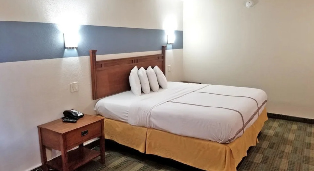 Двухместный номер Standard с балконом Americas Best Value Inn Marshall