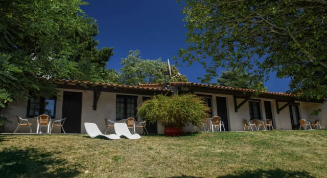 Четырёхместный номер Standard Logis Hôtel La Chaumière