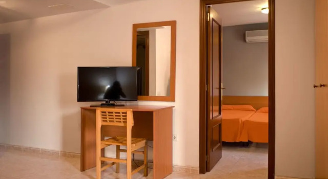 Четырёхместный номер Standard с балконом Hotel San Martin