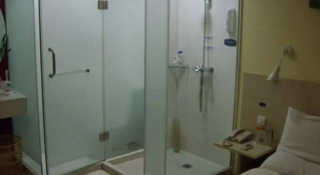 Wuxi Zhongxin Hotel (Wangzhuang Road Subway Station)