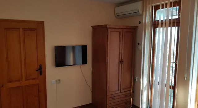 Коттедж с балконом и с красивым видом из окна Villa Dechkoni