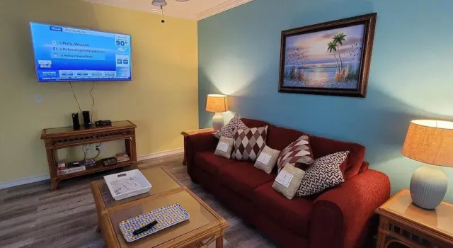 Brand New Inside 1/2 Block to Beach Fun Pool 2 Bedroom Home by Redawning, Buchen Sie Hotel Padre Island USA