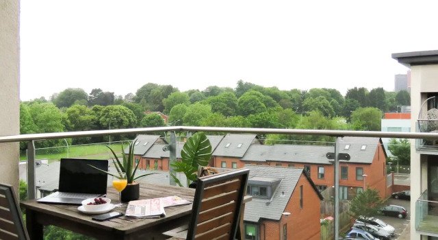 Апартаменты Tudors eSuites Two Bedroom & Balcony