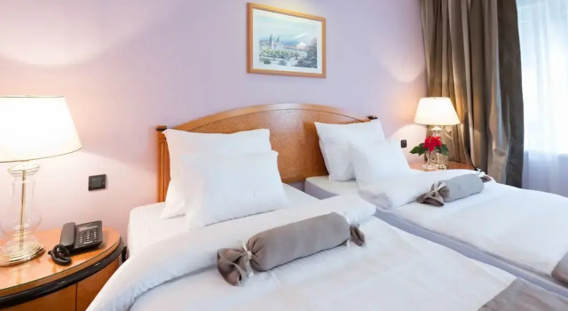 Двухместный номер Standard с балконом Hotel Sterling Garni