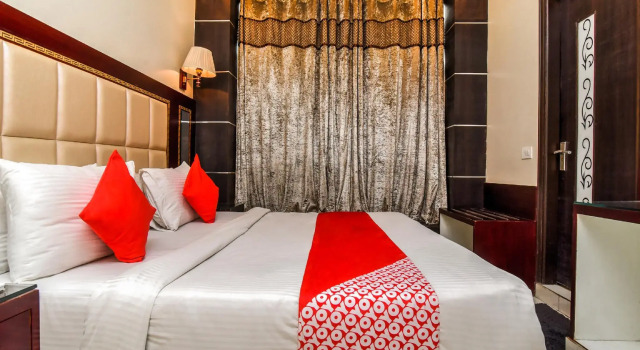 Collection O 76248 Hotel D Crown
