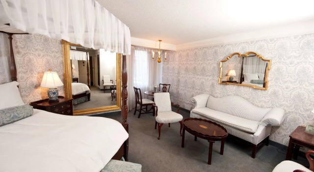 The Simsbury Inn, Забронировать Отель Симсбари штат Коннектикут
