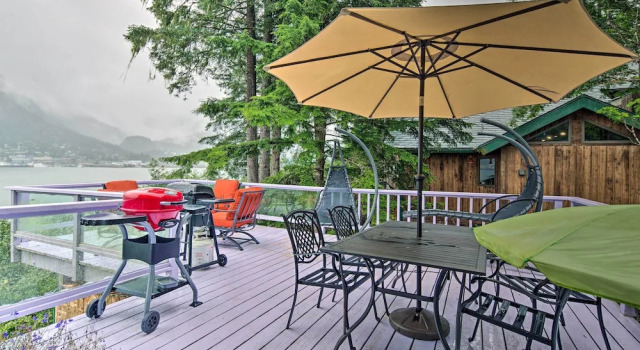 Коттедж с 4 комнатами с балконом Waterfront House w/ Glacial Views - Near Downtown!