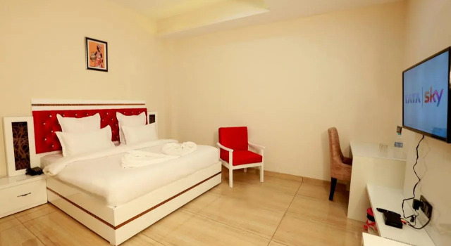 Hotel The Spades, Забронировать Отель Зиракпур штат Харьяна