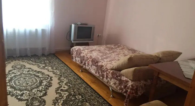 Zelena Hata, Prenota Hotel Skole 