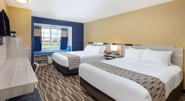 Четырёхместный люкс Microtel Inn & Suites by Wyndham Dry Ridge