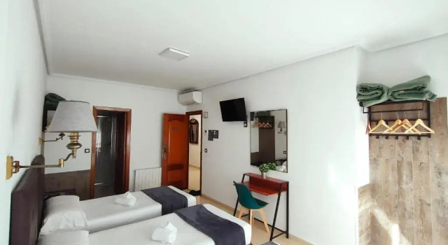 Трёхместный номер Standard Hotel Artxanda Bilbao, Parking Gratuito en el Exterior Junto al Hotel