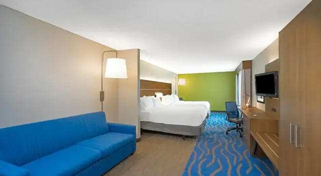 Четырёхместный люкс Holiday Inn Express Hotel & Suites Frankfort by IHG