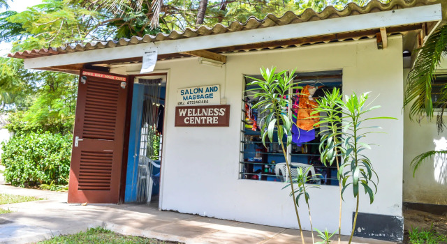 Milele Beach Hotel, Забронировать Курортный отель Бамбури Момбаса, рядом с KWS Head Office for Mombasa Marine Park
