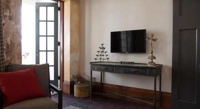Люкс с балконом The Convent Boutique Hotel