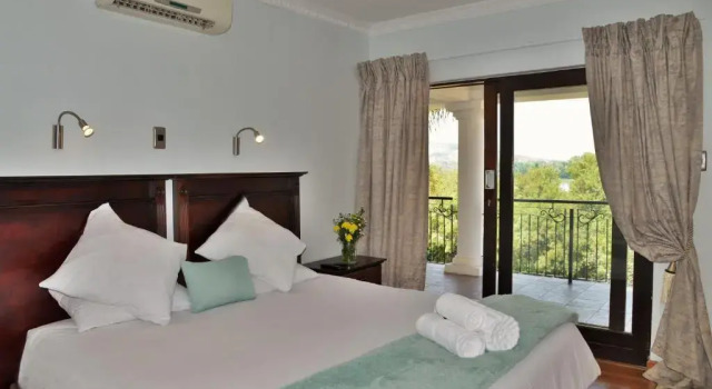 Номер Standard с видом на озеро Indlovukazi Guesthouse