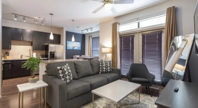 Luxurious King Sized BED Midtown Fully Equipped Condo -, Забронировать Отель Отели Хьюстона с парковкой, рядом с Театр Ensemble, Парковка