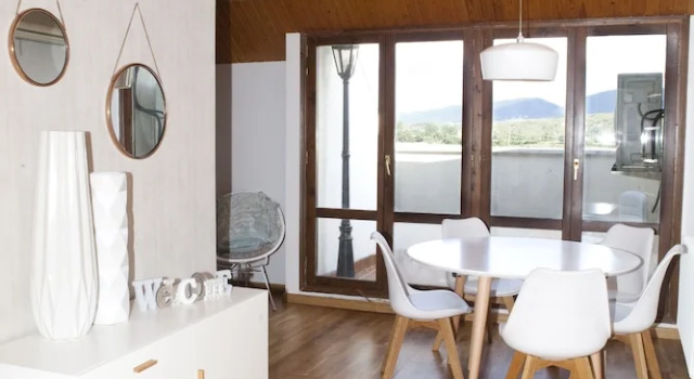 Ático Jaca Oroel, Book Hotel Hotels in Aragon with Parking, Parking
