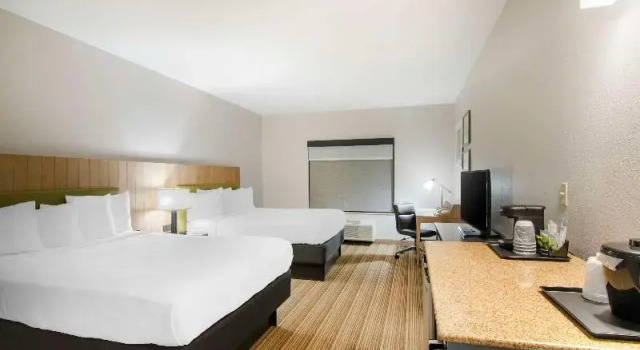 Шестиместный номер Standard Country Inn & Suites by Radisson, Columbia, MO