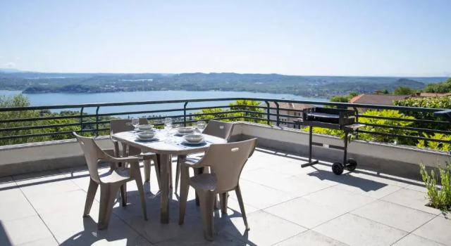 PANORAMA - Apartment with terrace overlooking the Lake
