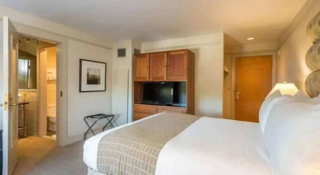 Двухместный номер Standard с балконом Breakwater Inn