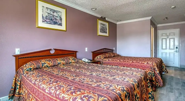 Люкс Passport Inn & Suites Corona Hotel