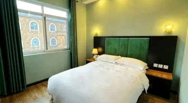 Люкс Deluxe Xingyi Yunshang Garden Homestay (Wanfenglin Xiangchou Market)