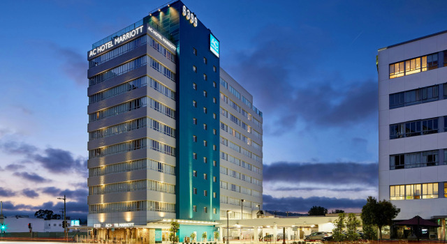 AC Hotel by Marriott Beverly Hills, Забронировать Отель Отели Лос-Анджелеса с бассейном, рядом с Urban Light, Бассейн