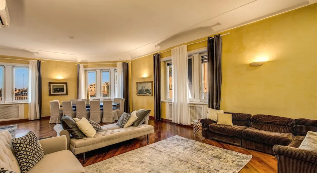 Кровать в общем номере Пентхаус с 6 комнатами с балконом Imperial Panorama Penthouse