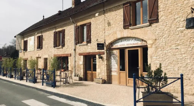 Семейный номер Standard с видом на сад Auberge du Relais dAuniac - Hôtel Bar Restaurant Bistronomique Piscine