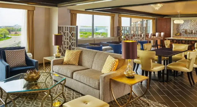 Двухместный клубный полулюкс Sheraton Lisle Naperville Hotel
