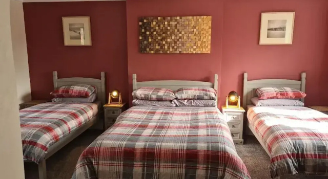 Standard cvadruplă cameră Tudor Lodge Hotel