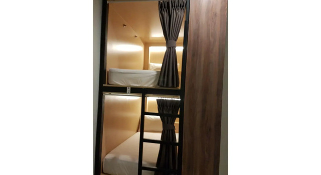 Кровать в общем номере Hotel 1000 Miles