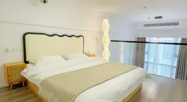 Люкс Luxury YUNDUOHotel (Jiangxia Living Room Metro Station EonMall Store)