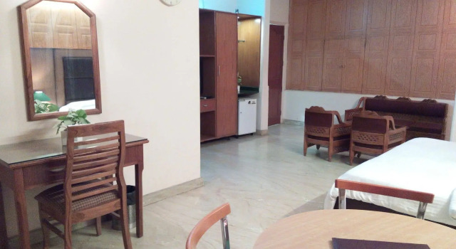 Hotel Queens Residency, Забронировать Отель Гургаон Gurgaon Region, рядом с Улица Гольф-Корс-роуд