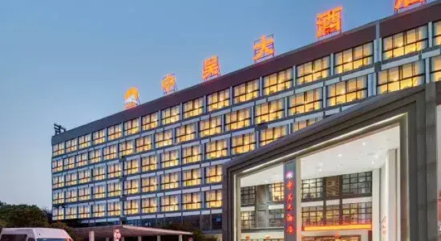 Huzhou Zhongwu Grand Hotel (Taihu Moon Bay), Prenota Hotel Huzhou Zhejiang