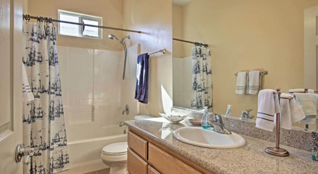 Коттедж Country Club Home w/ Pool & Spa, 2 Mi to Coachella