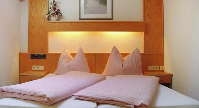 Апартаменты Chalet in Dienten With Ski-in Access & Pool