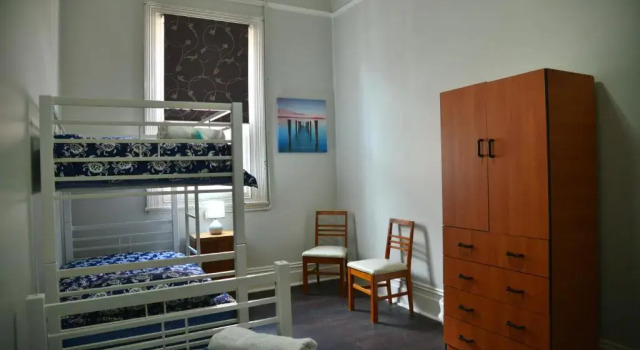 Кровать в общем номере Geraldton Shoreline Lodge