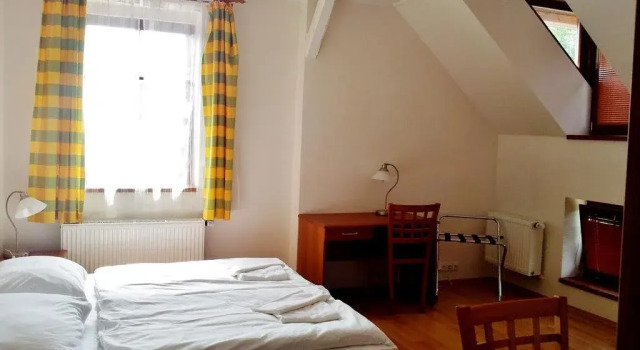 Pension Mlyn Stare Mitrovice, Rezerwuj Hotel Hotele w Central Bohemia z parkingiem, Parking