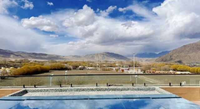 East Search Culture Hotel (Tashan Pamir Tourist Area Qishi Square Branch), Prenota Hotel Hotel a Xinjiang con parcheggio, Parcheggio
