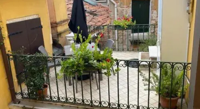 Residenza Due Dame - Dama Rossa, Забронировать Отель Сан-Марко Венеция, рядом с Accademia Bridge