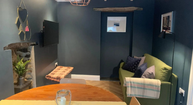Min-Y-Fford, 19th century cottage, sleeps 8, Prenota Bed & breakfast Dinas Cross 