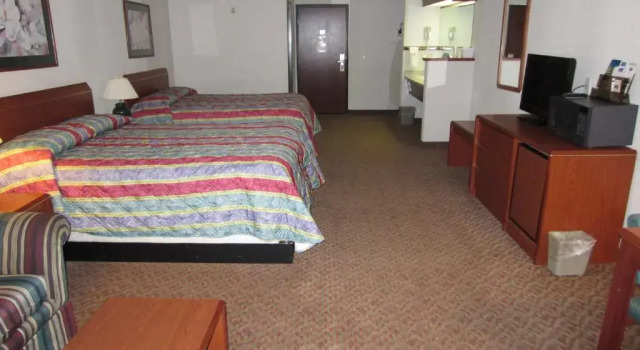 Четырёхместный номер Standard Studio 6 Suites Portland OR I-5 OHSU