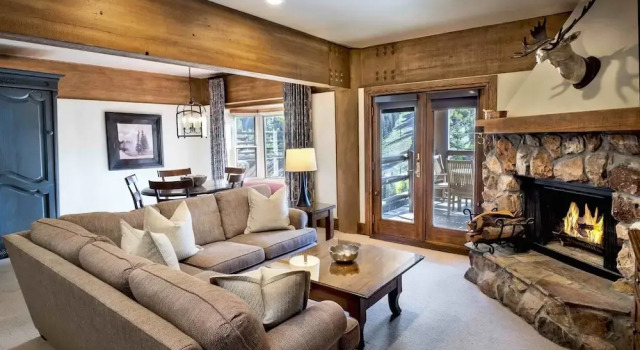 Luxury Three Bedroom Suite with Mountain Views and Three Hot Tubs 3 Apartment Hotel by RedAwning, Varaa Huoneisto Deer Valley 