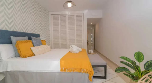 Rio Real Sunshine Retreat, Забронировать Отель Отели Марбелья с парковкой, рядом с Пляж Эль-Пинильо, Парковка