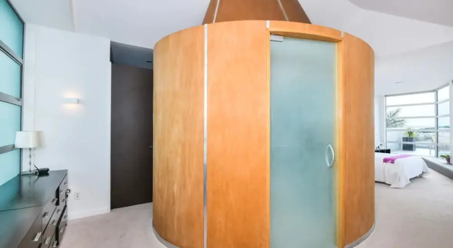 Designer Three Bedroom Home with Harbour Views, Забронировать Отель Отели Окленда с парковкой, рядом с Парк Окленд-Домен, Парковка