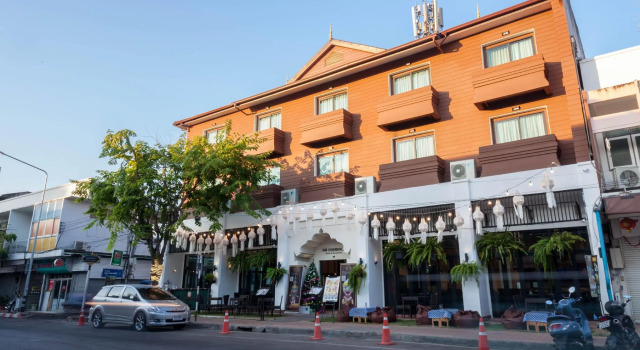 The Experience Walking Street Chiang Mai