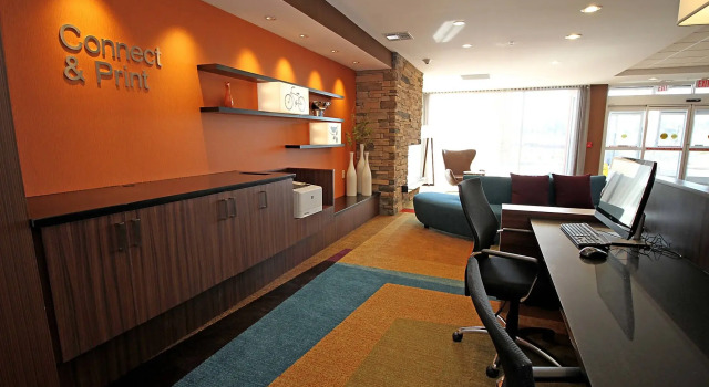 Fairfield Inn & Suites by Marriott London, Reserva ahora Hotel Hoteles en London con piscina, Piscina